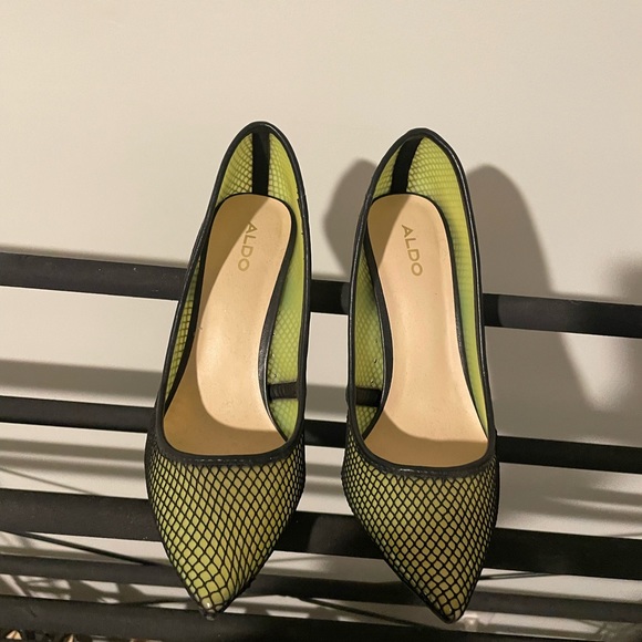 ALDO Neon stiletto with fishnet overlay - Picture 5 of 6